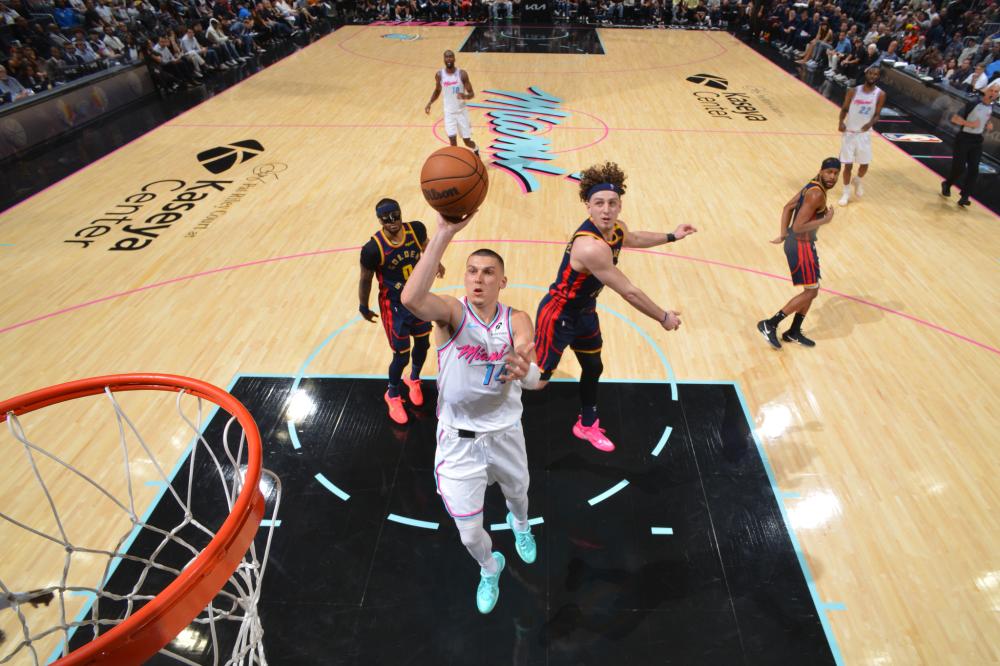 员的表现获 员的表现获